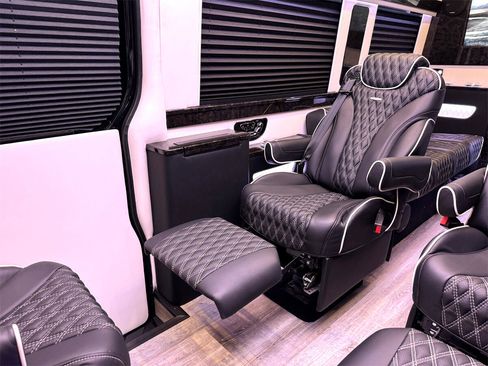 Used 2024 Mercedes-Benz Sprinter 3500 image 19