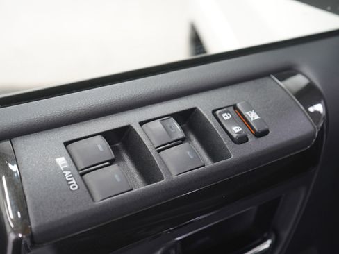 Used 2020 Toyota 4Runner Venture w/ Moonroof Package image 21