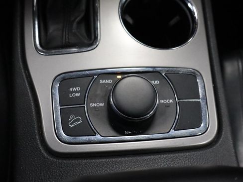 Used 2020 Jeep Grand Cherokee Limited AWD/4WD image 17