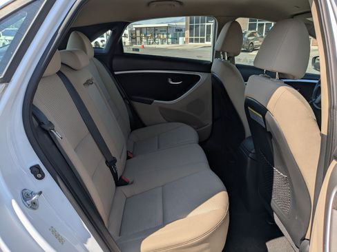 Used 2015 Hyundai Elantra GT FWD image 25