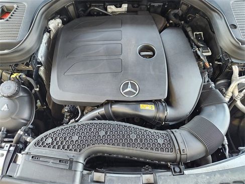 Used 2021 Mercedes-Benz GLC 300 4MATIC image 23