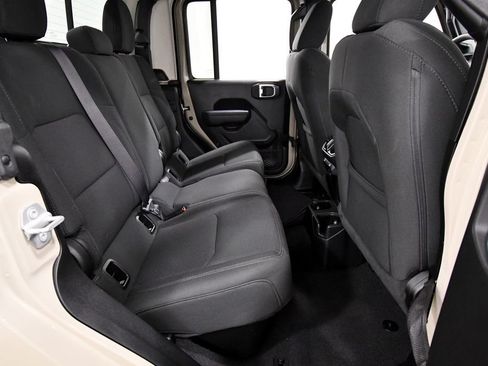Used 2022 Jeep Gladiator Sport AWD/4WD image 17