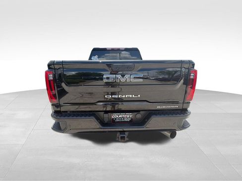 Used 2024 GMC Sierra 3500 Denali Ultimate AWD/4WD image 3
