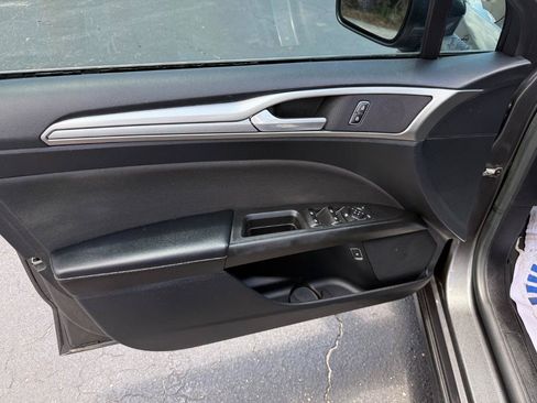 Used 2019 Ford Fusion SE FWD image 14