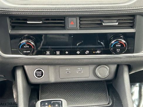 Certified 2023 Nissan Rogue SV image 16