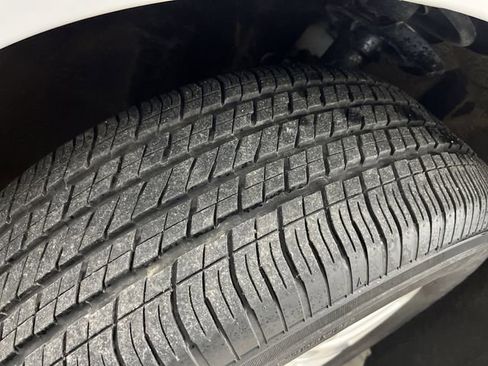 Certified 2024 Chrysler Pacifica Touring-L image 36