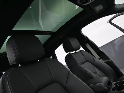 New 2026 Porsche Macan AWD/4WD image 23