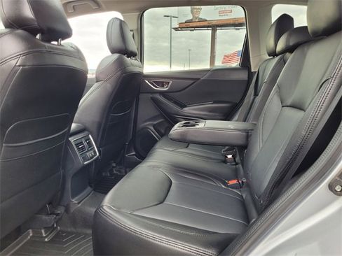 Used 2019 Subaru Forester Premium image 5