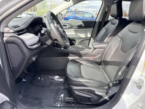 Used 2022 Jeep Compass Latitude image 29