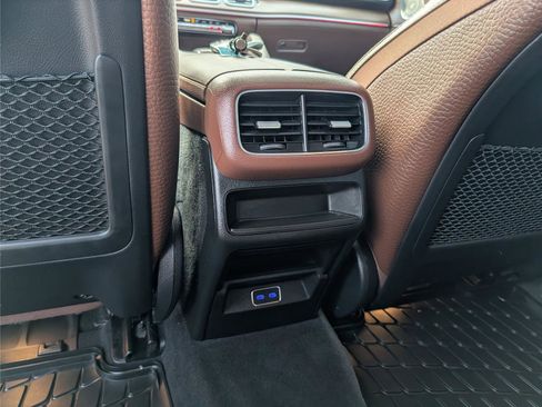 Used 2024 Mercedes-Benz GLE 350 4MATIC image 32