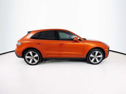 Certified 2025 Porsche Macan AWD/4WD image 8