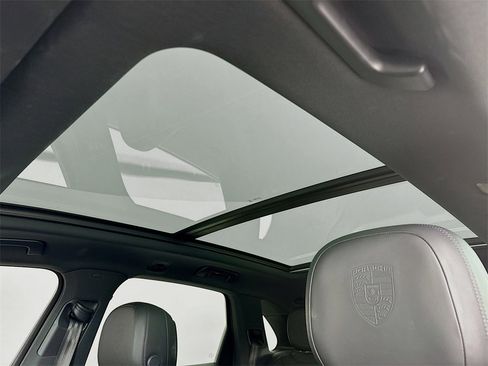 Used 2023 Porsche Cayenne image 23