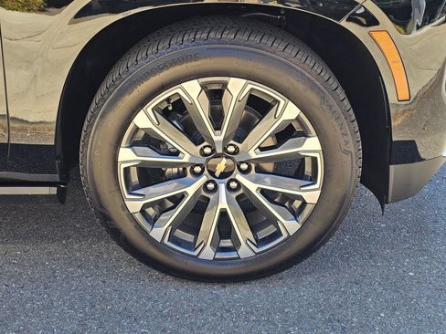New 2026 Chevrolet Suburban High Country AWD/4WD image 9