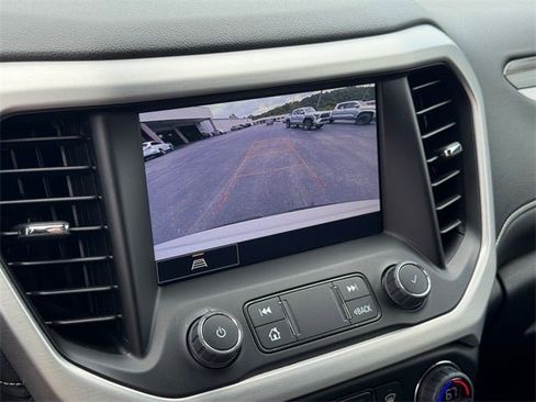 Used 2023 GMC Acadia SLT image 25