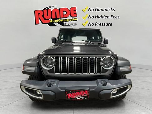 Used 2025 Jeep Wrangler Unlimited Sahara AWD/4WD image 9