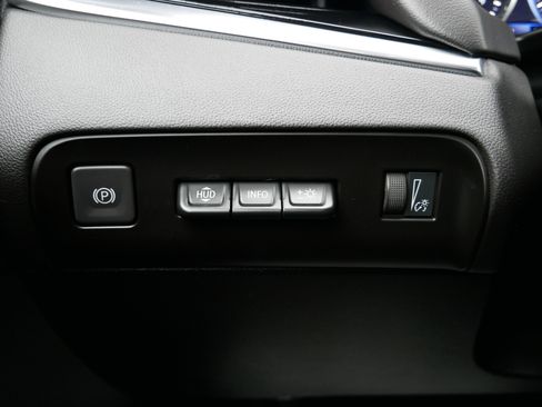 Used 2024 Buick Enclave Avenir w/ Avenir Technology Package image 22