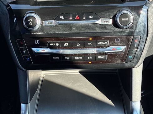 Used 2021 Ford Explorer Limited w/ Hybrid Equipment Group 310A RWD image 16