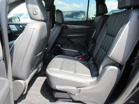 Certified 2025 Buick Enclave Avenir FWD image 34