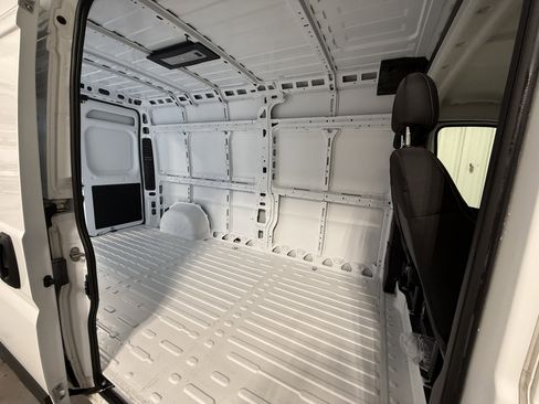 Used 2025 RAM ProMaster 2500 w/ Convenience Group image 8