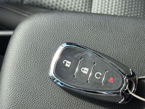 Used 2025 Chevrolet Trax LT w/ LT Convenience Package image 23