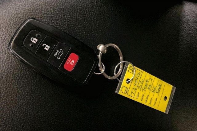 Certified 2020 Toyota RAV4 XLE w/ Convenience Package AWD/4WD image 12