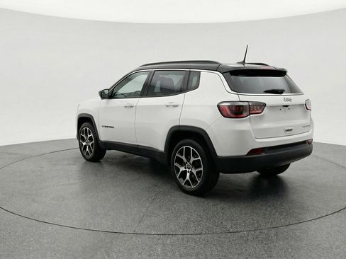 Used 2025 Jeep Compass Limited AWD/4WD image 6