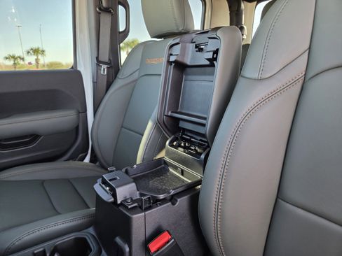 New 2026 Jeep Gladiator Mojave image 30