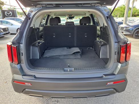 Used 2023 Kia Sorento LX image 5