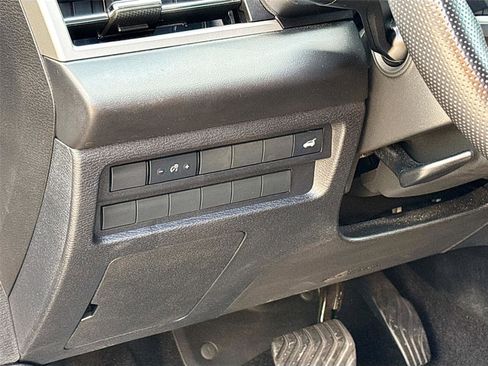 Used 2025 Mitsubishi Outlander SE FWD image 10