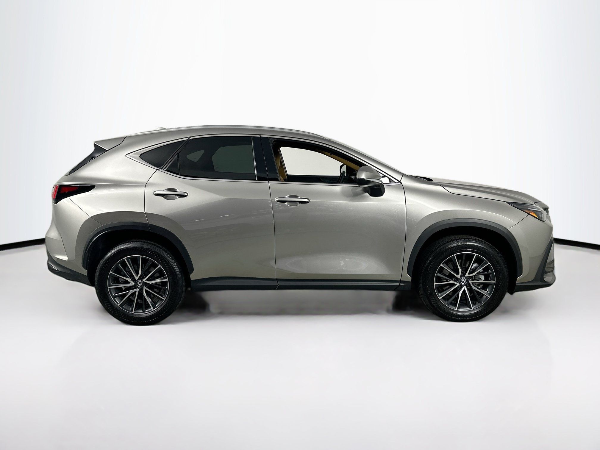 Used 2024 Lexus NX 250 FWD w/ Cold Area Package image 4