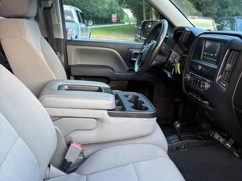 Used 2019 Chevrolet Silverado 1500 Custom w/ Custom Convenience Package AWD/4WD image 30