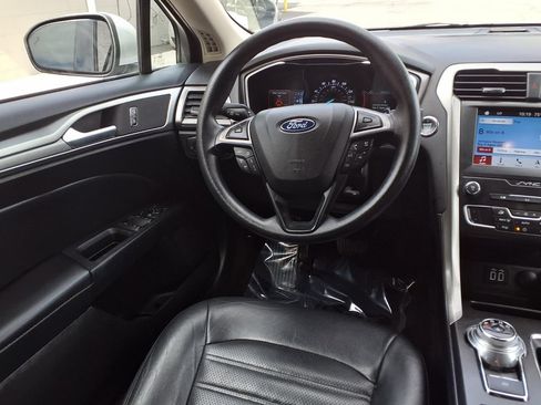 Used 2019 Ford Fusion SE FWD image 24