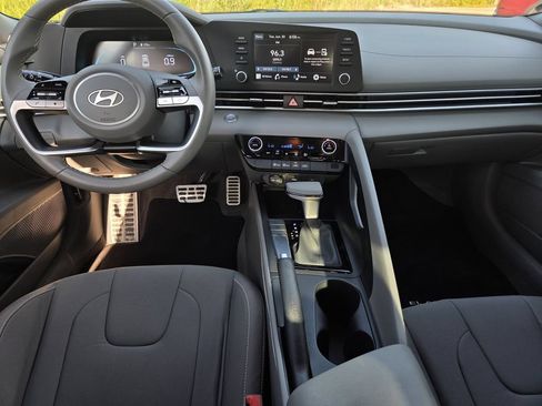 Used 2025 Hyundai Elantra Sport FWD image 8