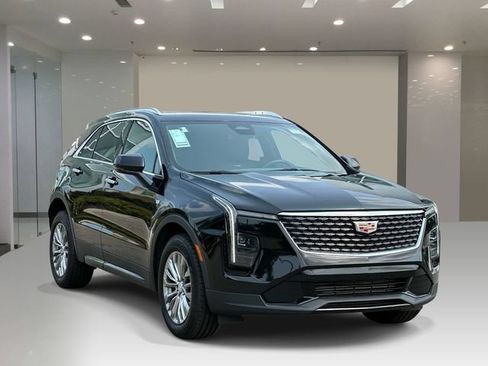 Used 2024 Cadillac XT4 Premium Luxury w/ Cold Weather Package FWD image 6