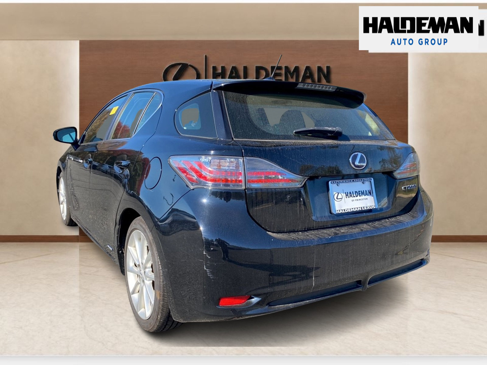 Used 2012 Lexus CT 200h Premium w/ Premium Audio Pkg FWD image 3