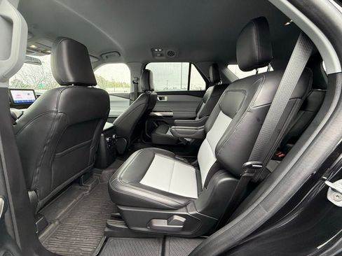 Certified 2022 Ford Explorer XLT w/ Equipment Group 202A image 10