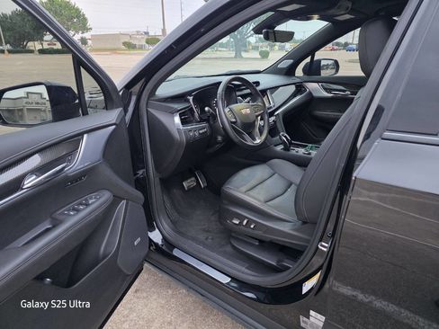 Used 2024 Cadillac XT6 Sport w/ Technology Package AWD/4WD image 11