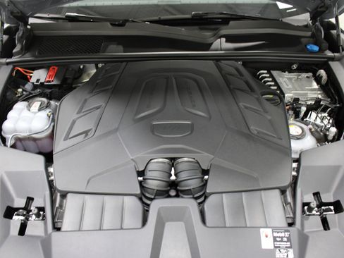 Used 2025 Porsche Cayenne Turbo AWD/4WD image 41