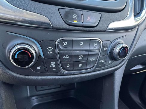 Used 2022 Chevrolet Equinox LT image 29