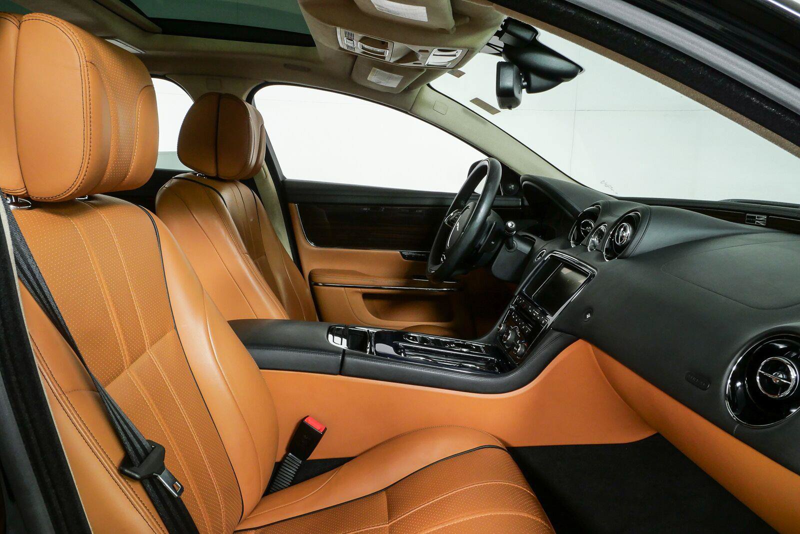 Used 2013 Jaguar XJ L Portfolio AWD/4WD image 23
