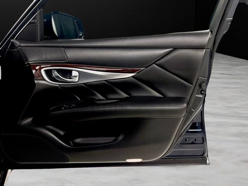 Used 2018 INFINITI Q70 Luxe w/ Sport Package AWD/4WD image 38