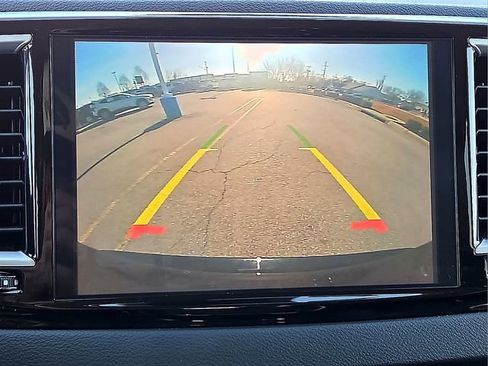 Used 2024 Chrysler Pacifica Touring-L image 19