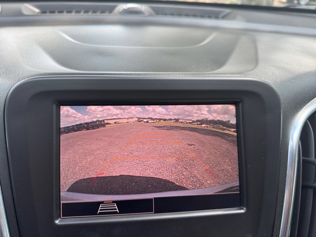 Used 2022 Chevrolet Equinox LS FWD image 39