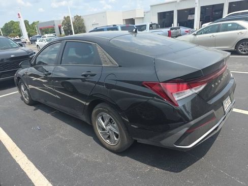 Used 2025 Hyundai Elantra SE FWD image 4
