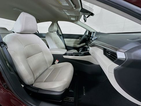 Used 2025 Nissan Altima 2.5 SV FWD image 29