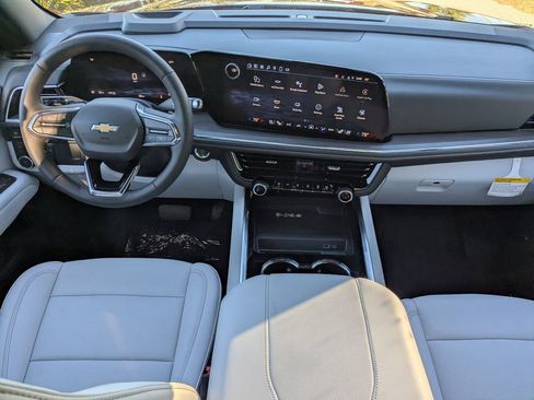 New 2025 Chevrolet Suburban Premier image 18
