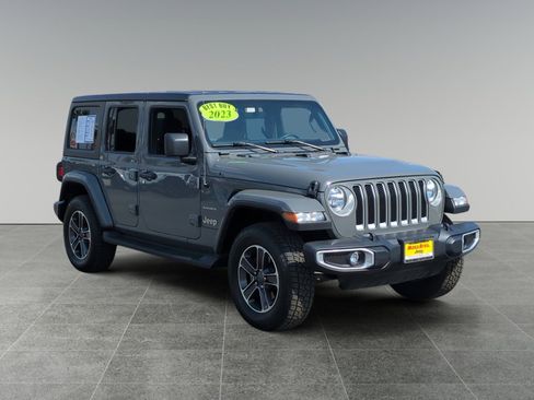 Used 2023 Jeep Wrangler Sahara image 7