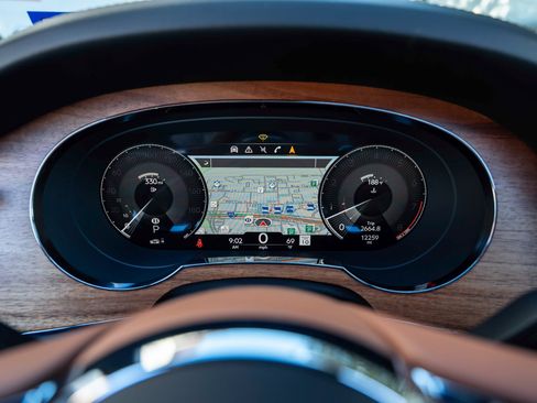 Used 2023 Bentley Bentayga image 14