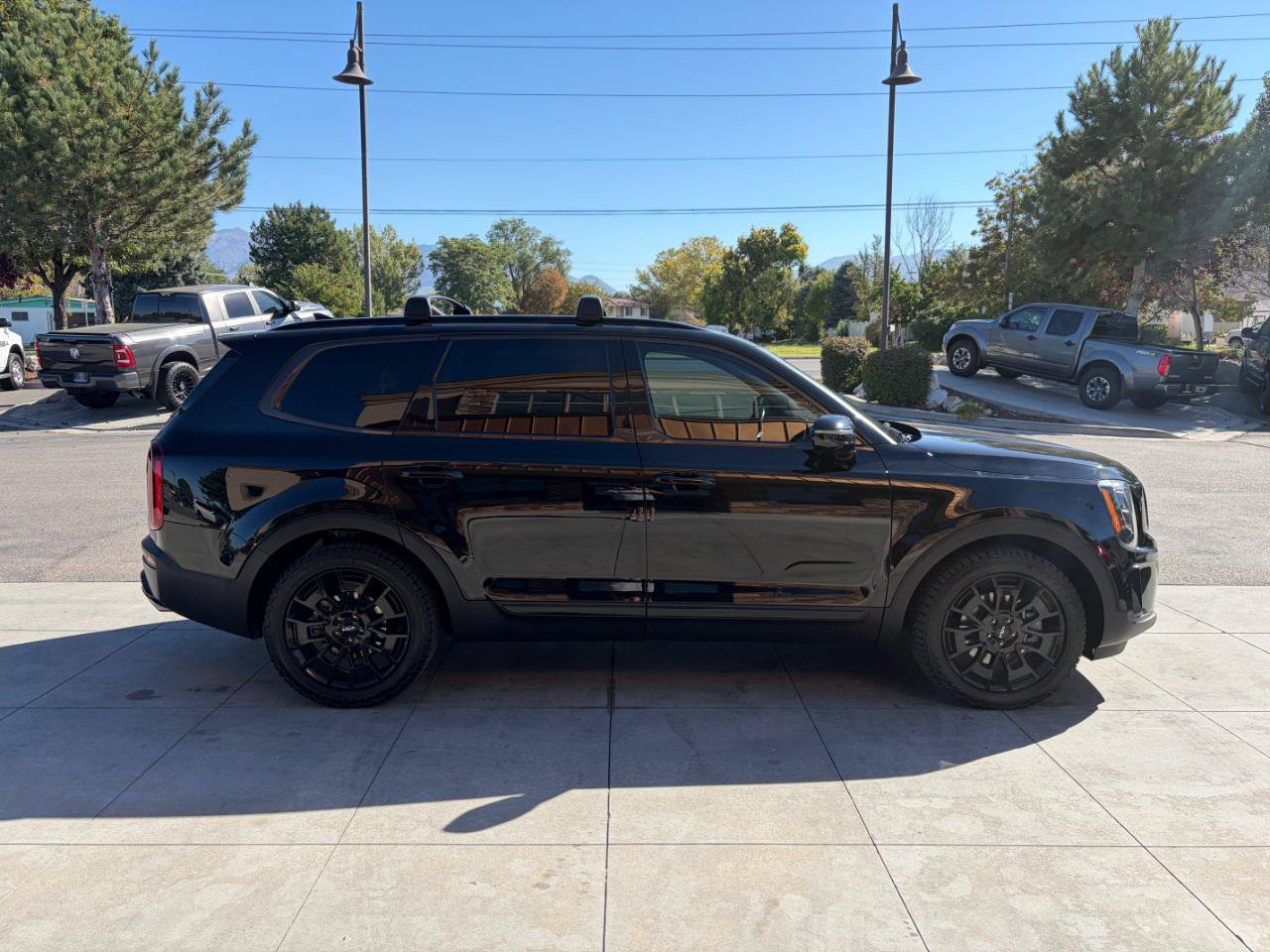 Used 2022 Kia Telluride SX w/ SX Prestige Package AWD/4WD image 3