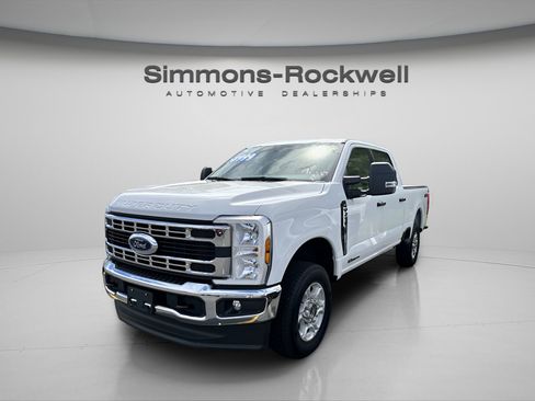 Used 2025 Ford F250 XLT w/ Snow Plow Prep Package AWD/4WD image 1